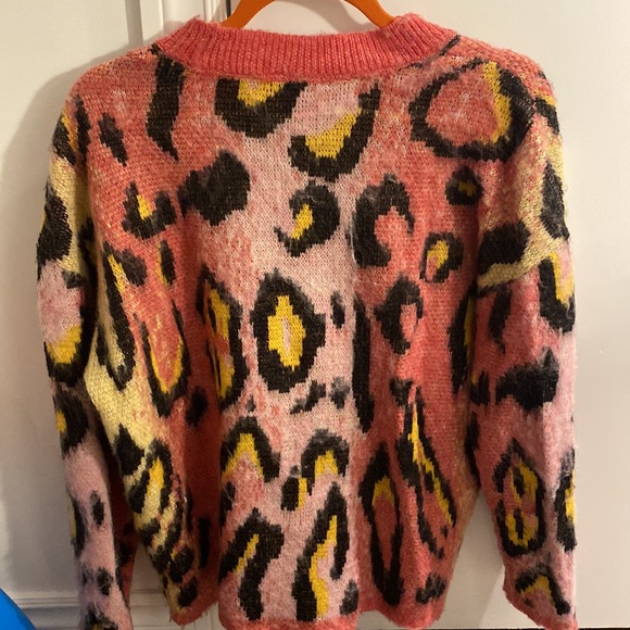 Pink/yellow leopard print cozy sweater - Picture 4 of 7